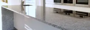 La encimera de la cocina garantiza mayor comodidad