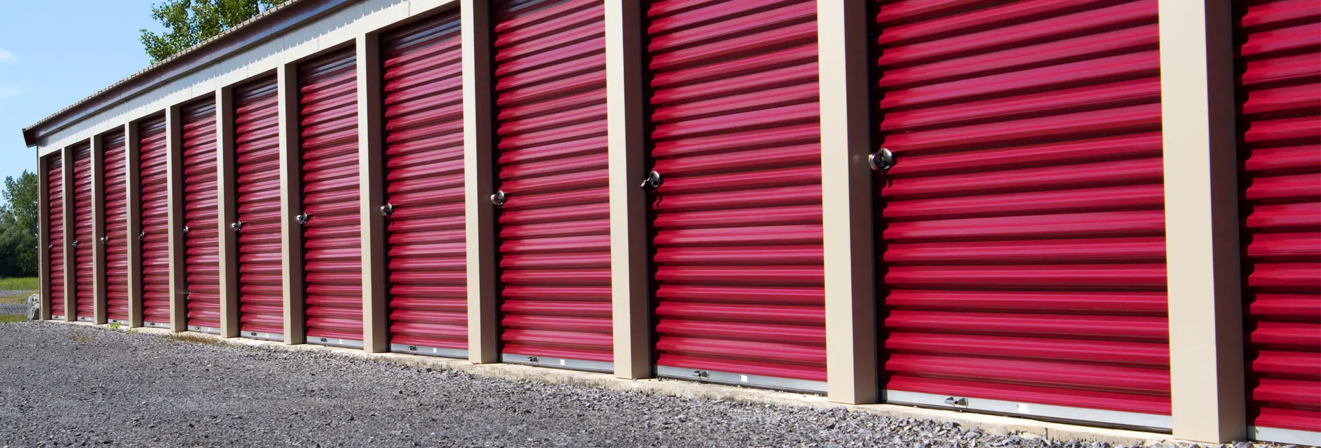 ¿Necesitas más espacio de almacenamiento? Descubre los beneficios de alquilar un trastero