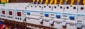 Ahorre hasta un 80 % en su comunidad de vecinos con estos tres sistemas eléctricos
