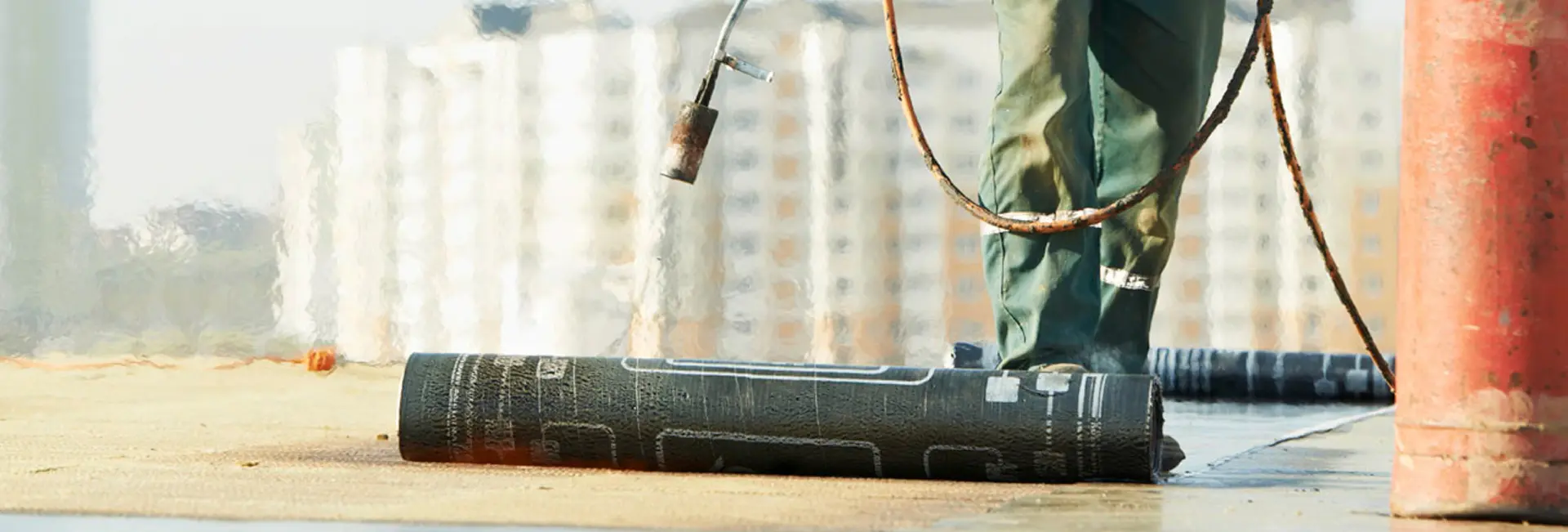 La impermeabilización: el paso crítico que define la vida útil de la cubierta La impermeabilización: el paso crítico que define la vida útil de la cubierta